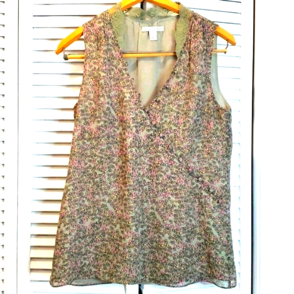 Banana Republic size SMALL floral tank top women's button and lace detail